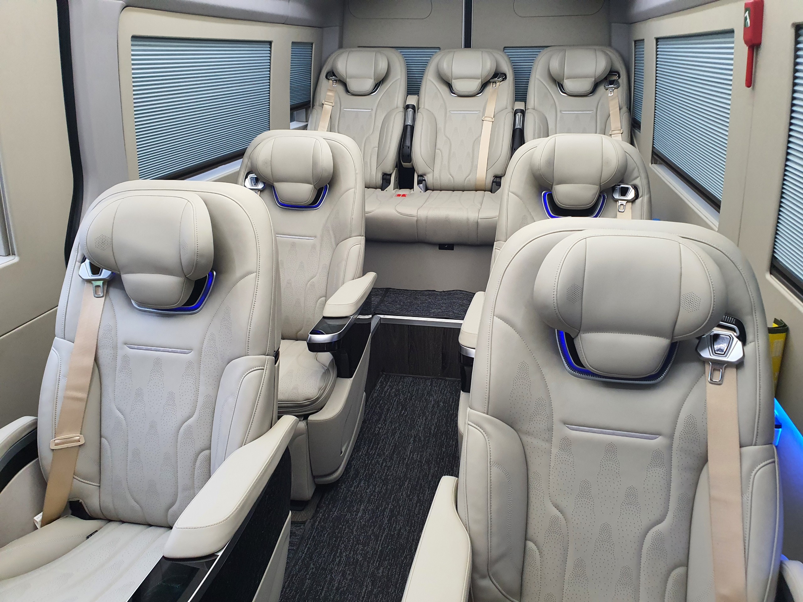 Hình ảnh nội thất xe Buýt Limousine hạng sang đầu tiên tại Nội Bài của Hải Vân